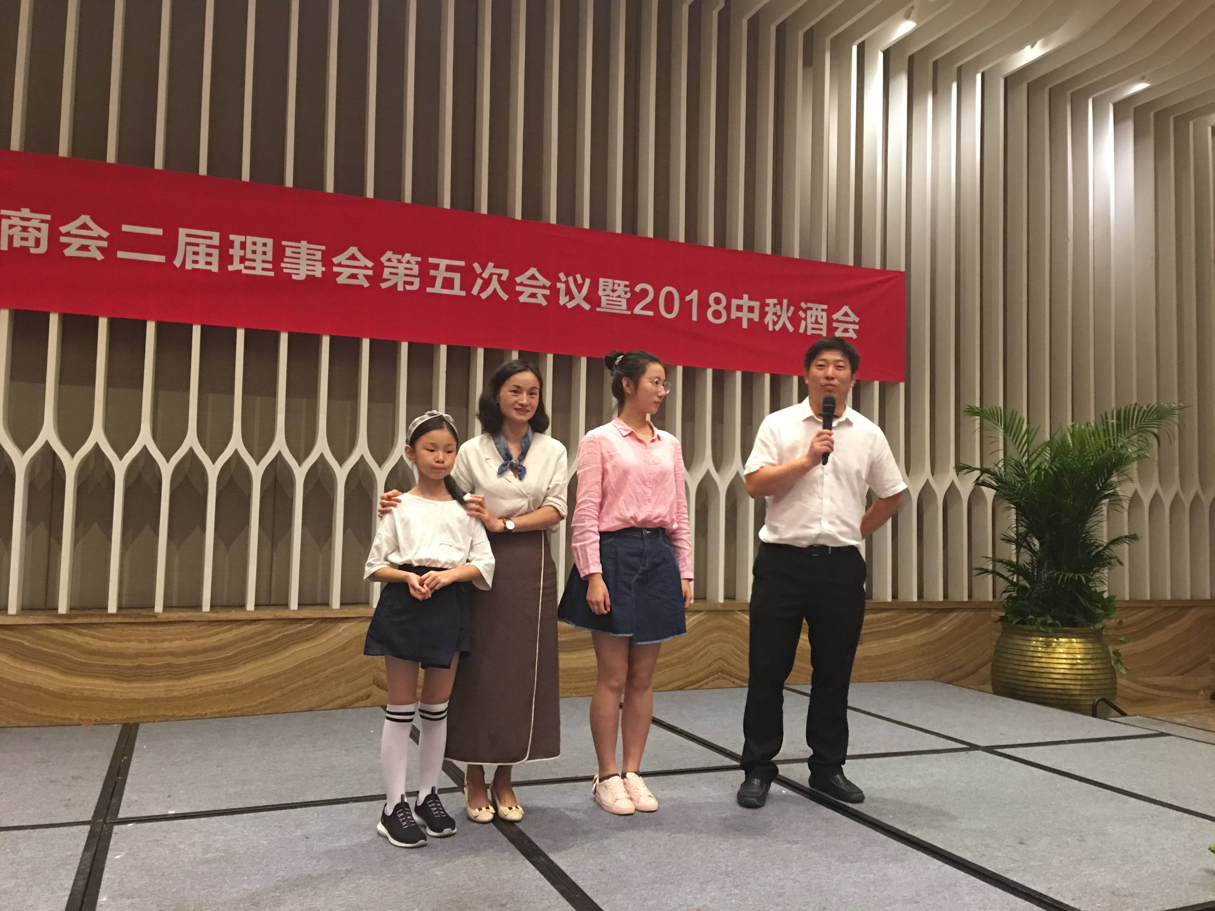 宁波市东阳商会副会长杨波家庭获评全国最美家庭